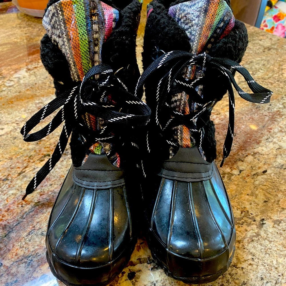 Sporto Moira Size 9M Black Duck Boots with Multi-Color Striped Pattern